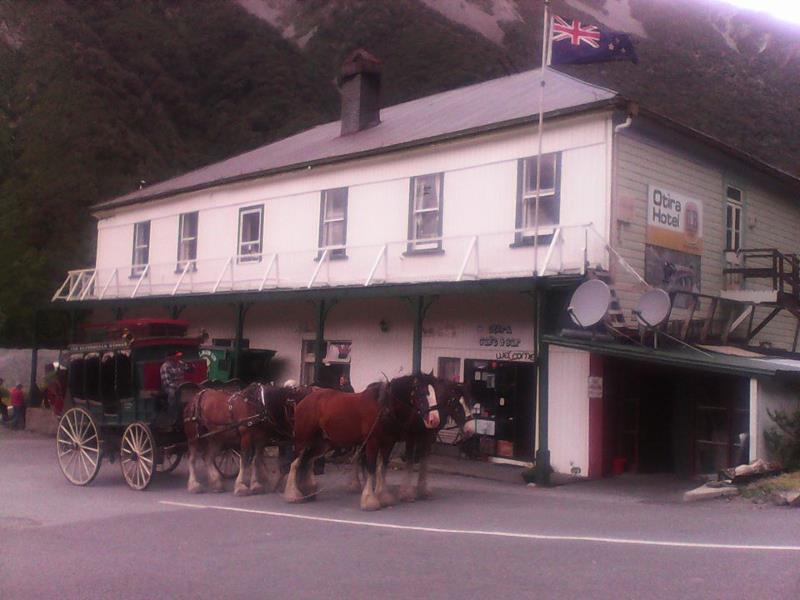Otira Stagecoach Hotel מראה חיצוני תמונה
