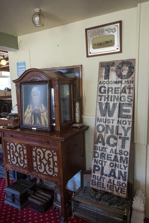 Otira Stagecoach Hotel מראה חיצוני תמונה