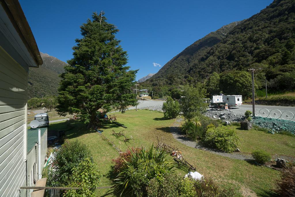 Otira Stagecoach Hotel מראה חיצוני תמונה