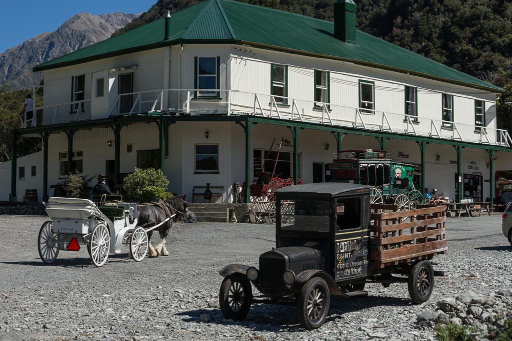 Otira Stagecoach Hotel מראה חיצוני תמונה