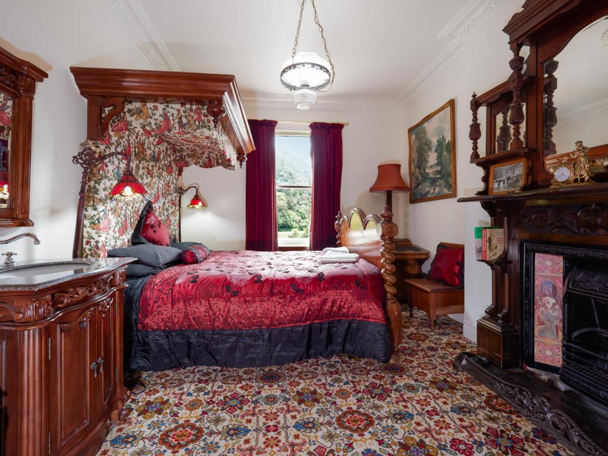 Otira Stagecoach Hotel מראה חיצוני תמונה